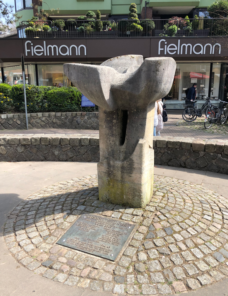 2973 Weisse Rose Denkmal