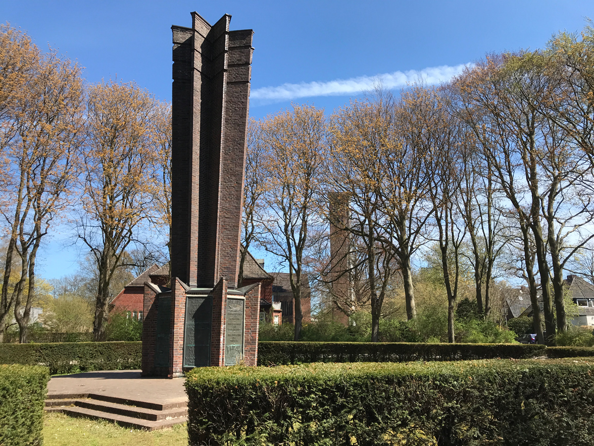 Ziegelstele als Gefallenendenkmal