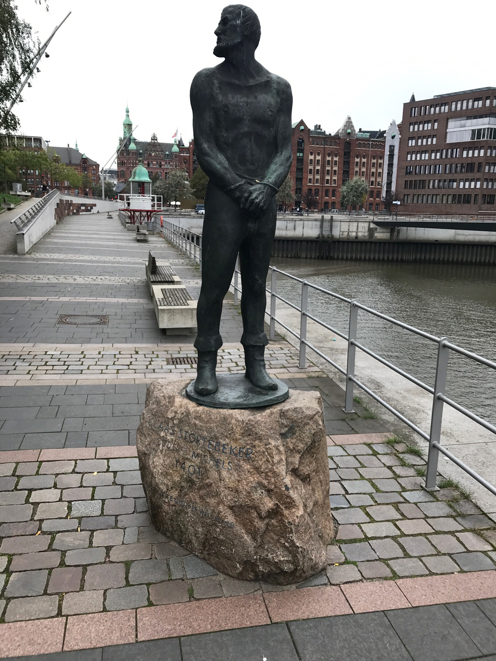 Bronzefigur eines Mannes