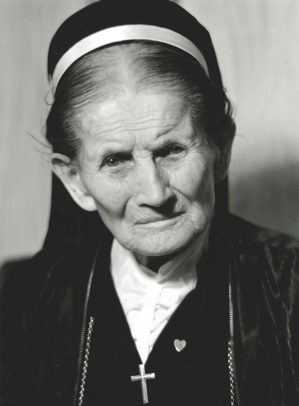 Portrait einer älteren Missions-Schwester