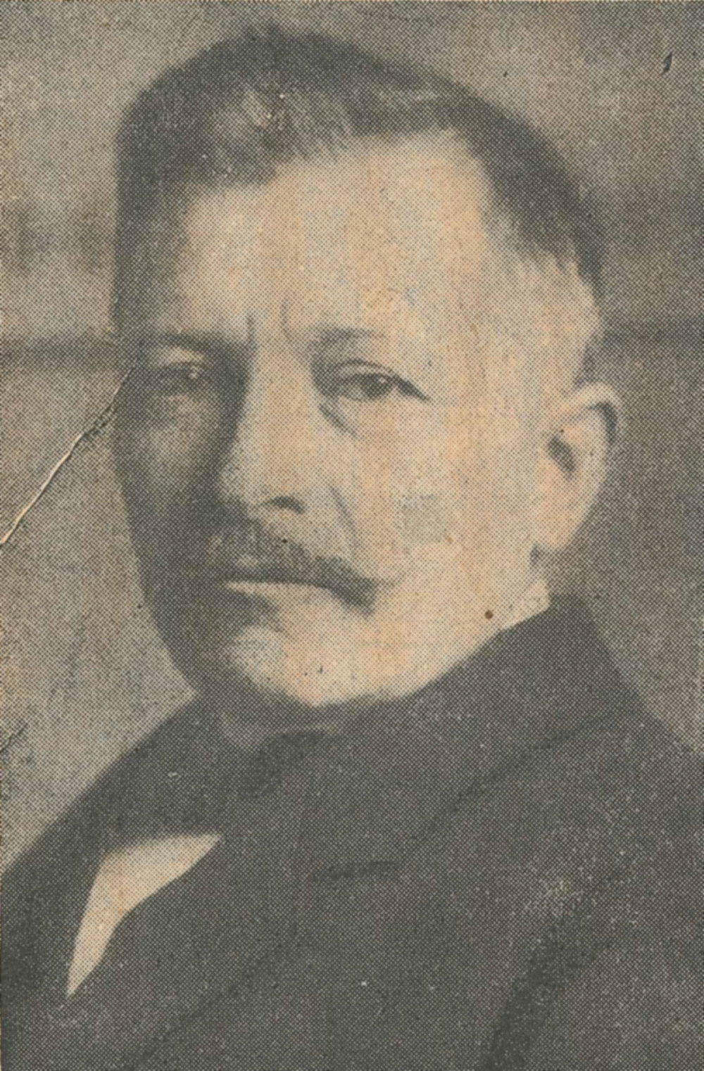 Portraitfoto eines Mannes mit Schnautzbart aus einer Zeitung