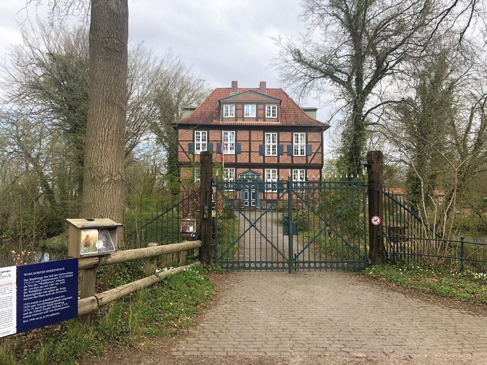 Einfahrtstor zu einem Herrenhaus