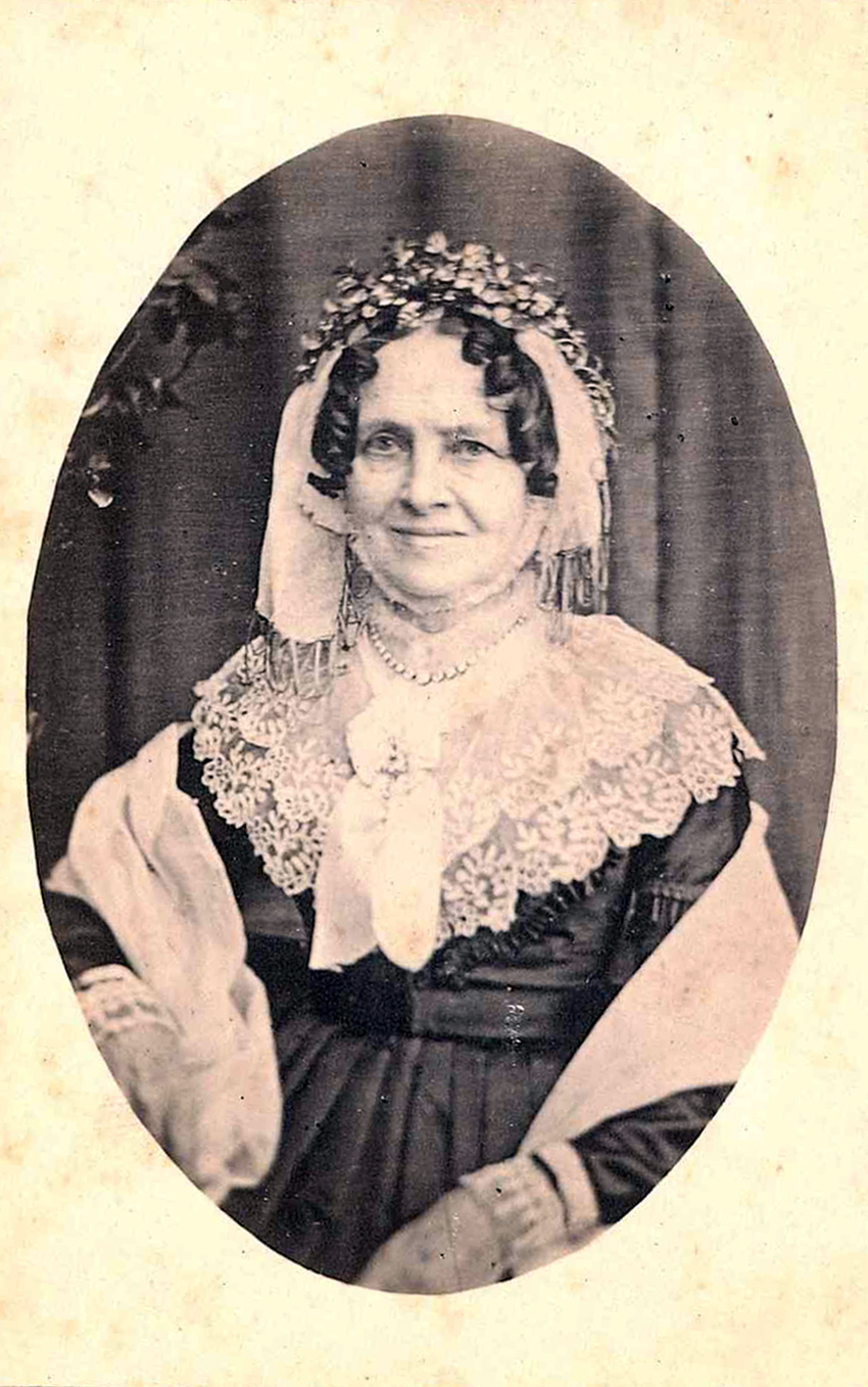 Foto einer Frau in Tracht