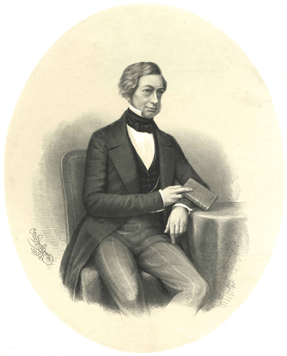 Portrait eines Mannes im Anzug zwischen den Fingern ein Büchlein