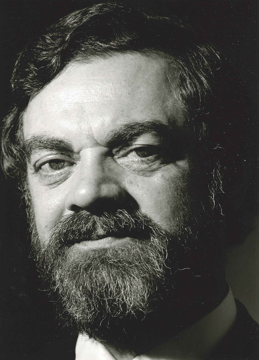 Portraitfoto eines Mannes mit Vollbart