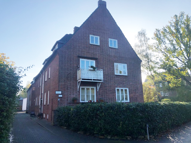 Zweistöckiges Mehrfamilienhaus