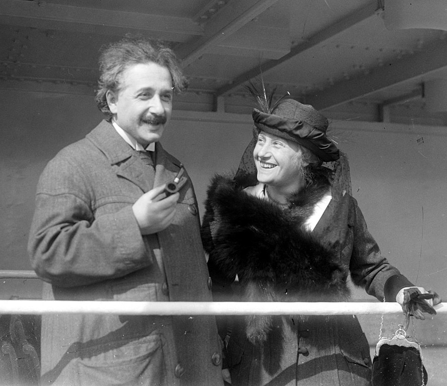 0028 Einstein Albert Elsa