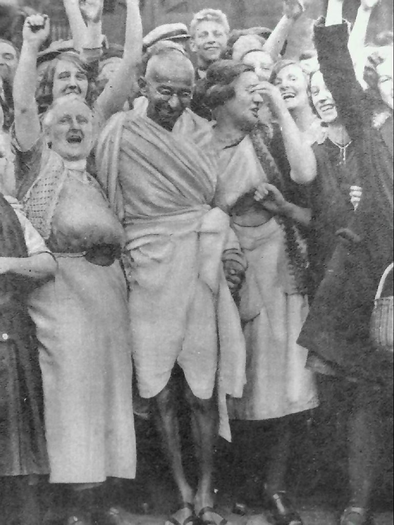 1796 Gandhi at Darwen With Women