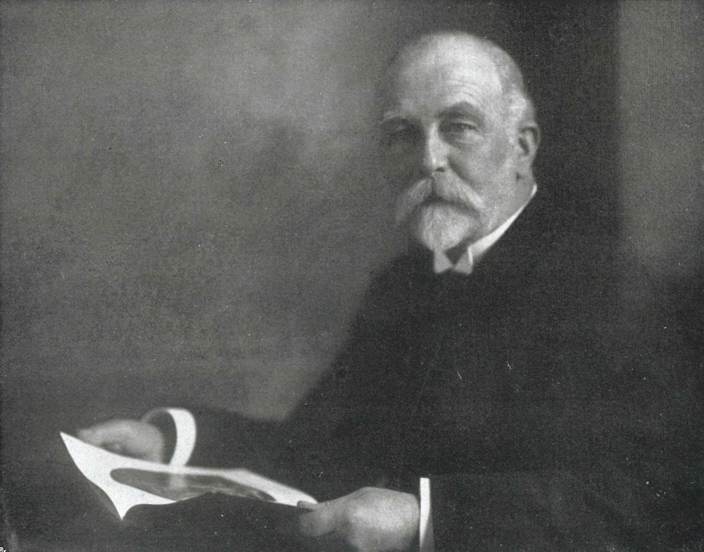 Portrait eines Mannes mit weißem Schnauzbart