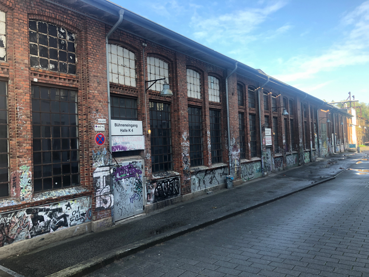 alte Fabrikhalle von der Seite