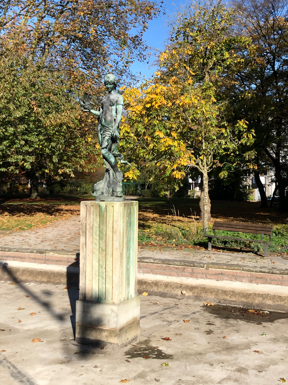 Brunnen mit Skulptur