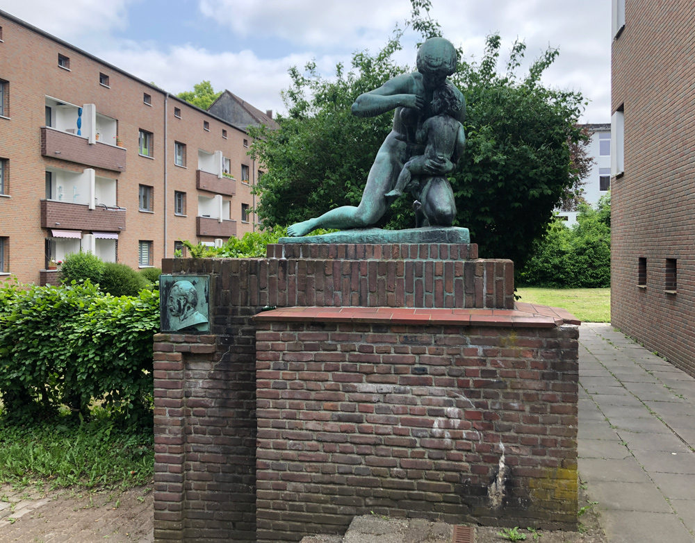 Bronzeskultur Mutter mit Kind