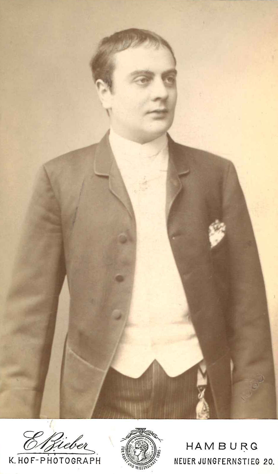 Mann mit Anzug